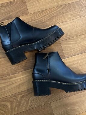 Dr. Martens Rometty II Vintage Smooth Black Leather Chelsea Boots Size 9 Ladies
